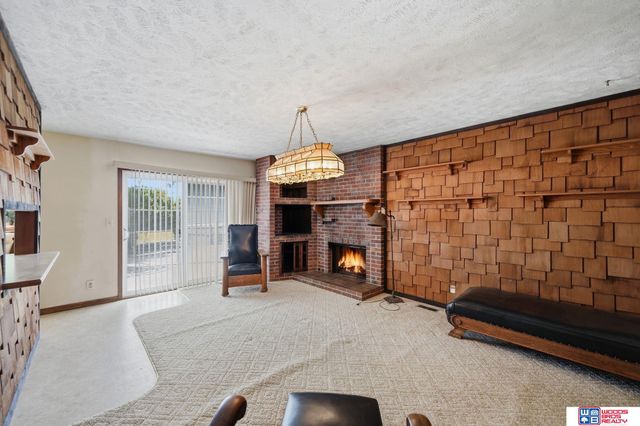 592 W Lakeshore Drive, Lincoln, NE 68528