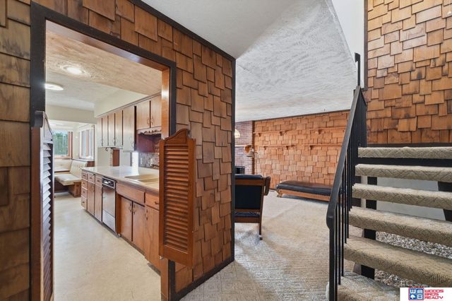 592 W Lakeshore Drive, Lincoln, NE 68528