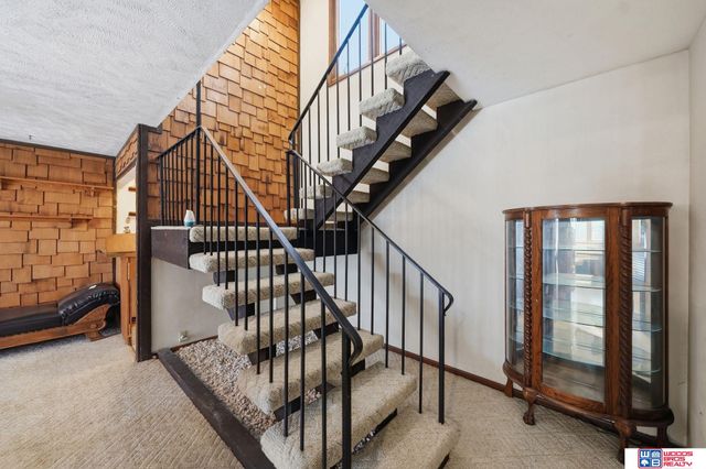 592 W Lakeshore Drive, Lincoln, NE 68528