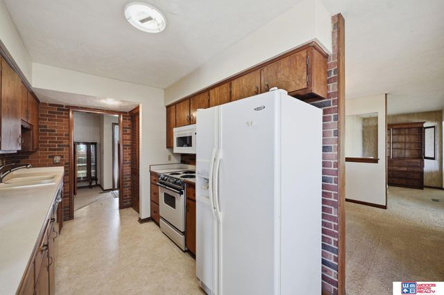 592 W Lakeshore Drive, Lincoln, NE 68528