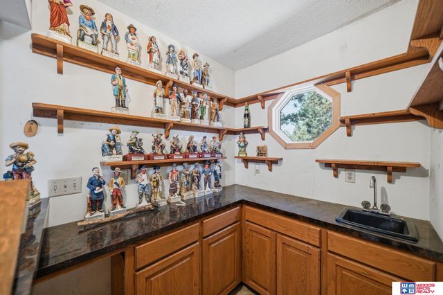 592 W Lakeshore Drive, Lincoln, NE 68528
