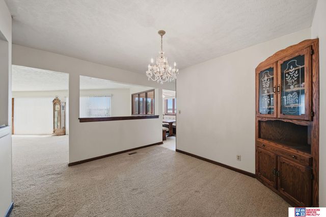 592 W Lakeshore Drive, Lincoln, NE 68528