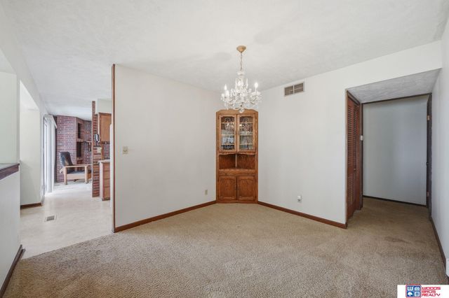 592 W Lakeshore Drive, Lincoln, NE 68528