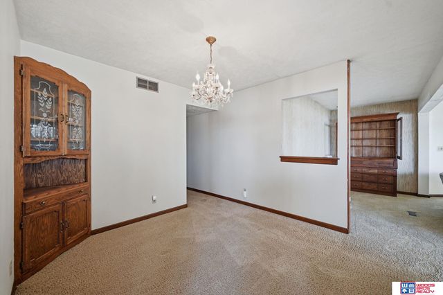 592 W Lakeshore Drive, Lincoln, NE 68528