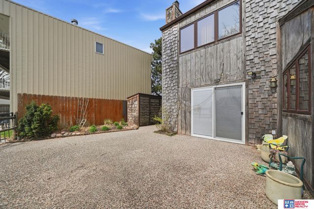 592 W Lakeshore Drive, Lincoln, NE 68528