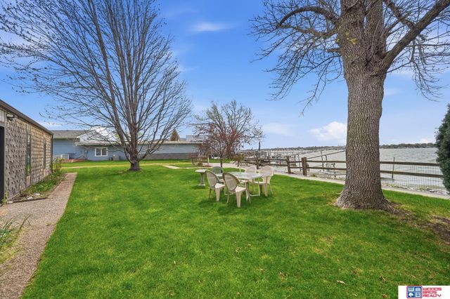 592 W Lakeshore Drive, Lincoln, NE 68528