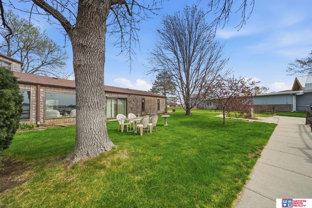 592 W Lakeshore Drive, Lincoln, NE 68528