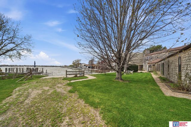 592 W Lakeshore Drive, Lincoln, NE 68528