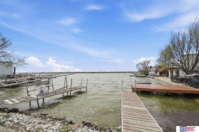 592 W Lakeshore Drive, Lincoln, NE 68528