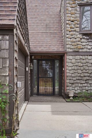 592 W Lakeshore Drive, Lincoln, NE 68528