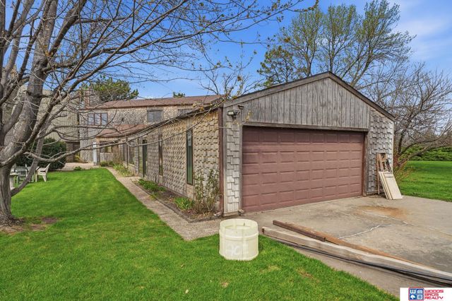 592 W Lakeshore Drive, Lincoln, NE 68528