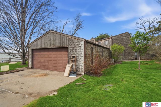 592 W Lakeshore Drive, Lincoln, NE 68528