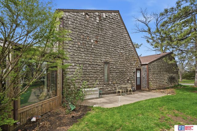 592 W Lakeshore Drive, Lincoln, NE 68528