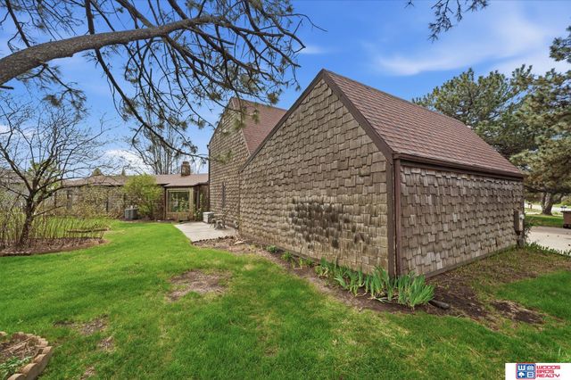 592 W Lakeshore Drive, Lincoln, NE 68528