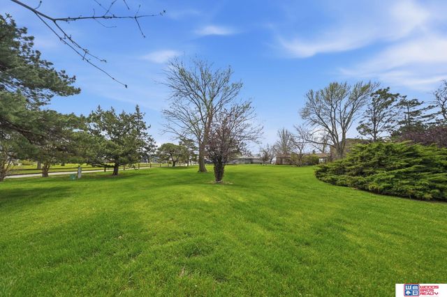 592 W Lakeshore Drive, Lincoln, NE 68528
