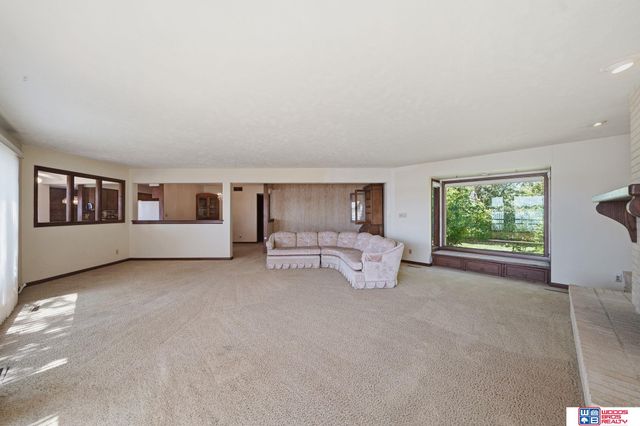 592 W Lakeshore Drive, Lincoln, NE 68528