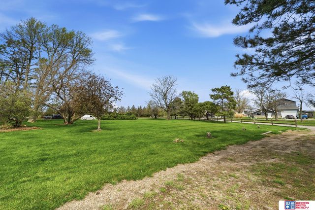 592 W Lakeshore Drive, Lincoln, NE 68528