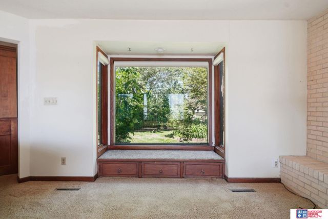 592 W Lakeshore Drive, Lincoln, NE 68528