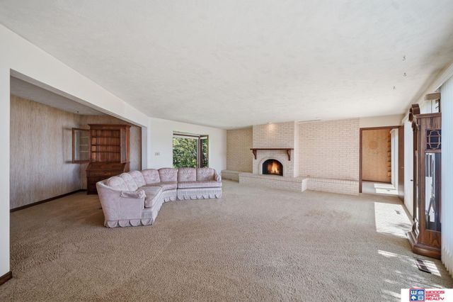 592 W Lakeshore Drive, Lincoln, NE 68528