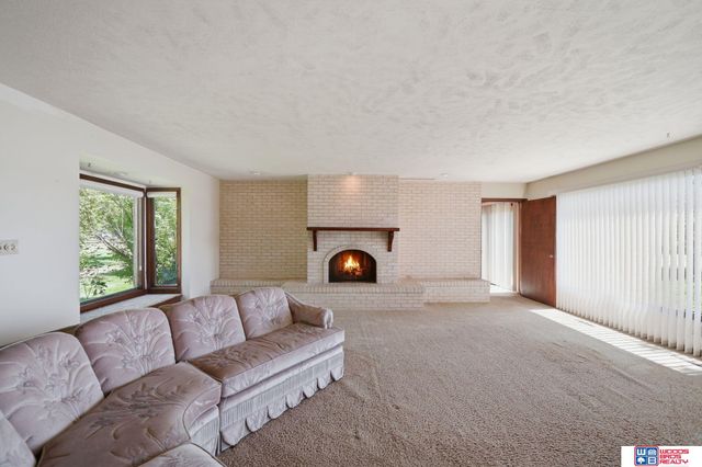 592 W Lakeshore Drive, Lincoln, NE 68528