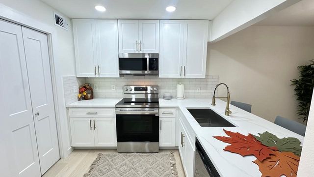 18333 Roehampton Drive 322, Dallas, TX 75252