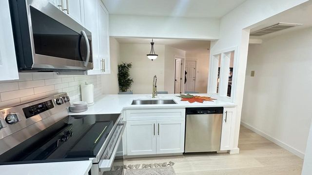 18333 Roehampton Drive 322, Dallas, TX 75252