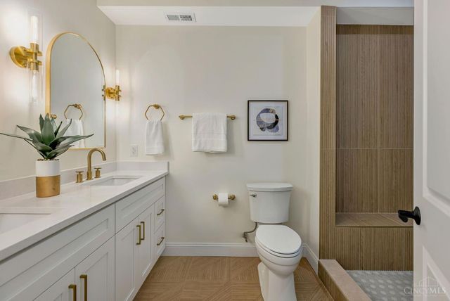 25 Euclid Avenue, Wyoming, OH 45215