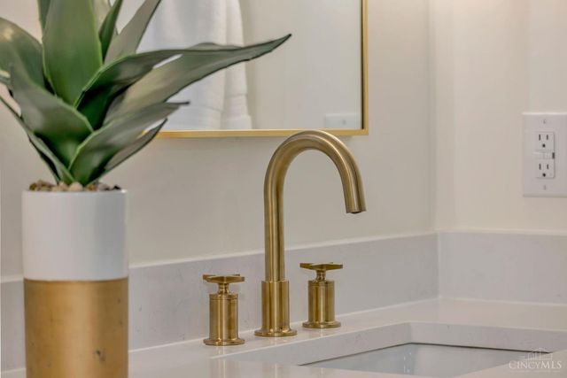 25 Euclid Avenue, Wyoming, OH 45215