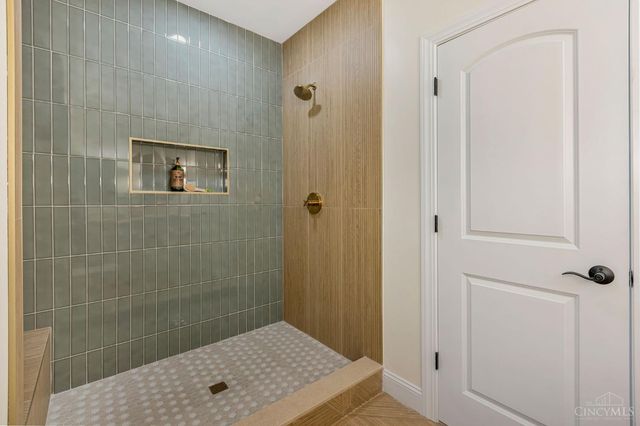 25 Euclid Avenue, Wyoming, OH 45215