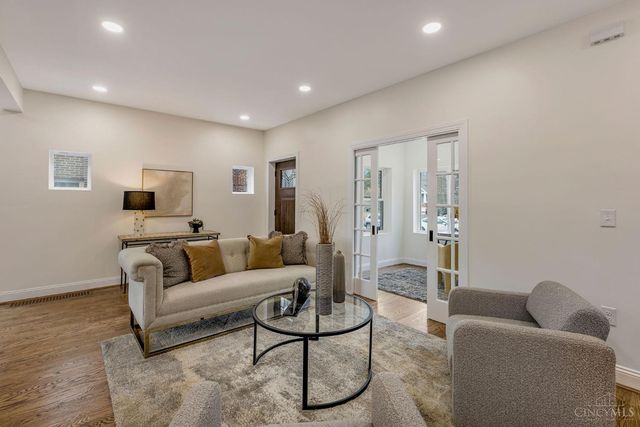 25 Euclid Avenue, Wyoming, OH 45215