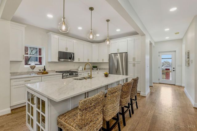 25 Euclid Avenue, Wyoming, OH 45215