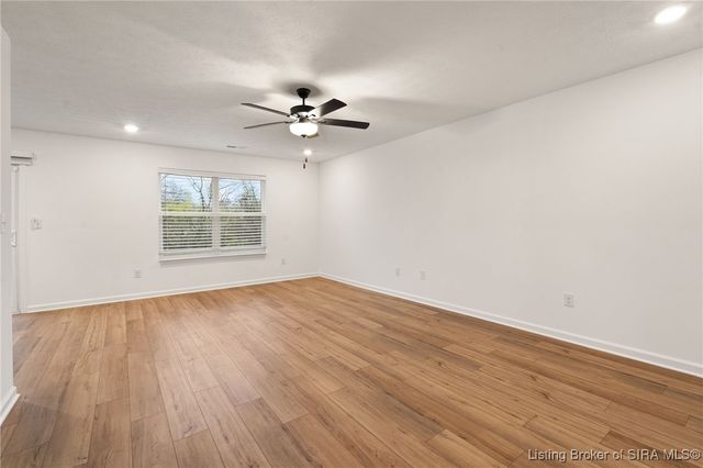 5009 Schaefer Ln, Floyds Knobs, IN 47119