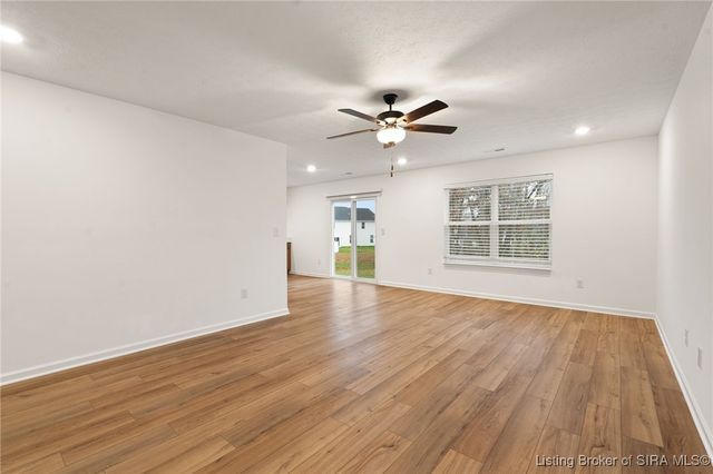 5009 Schaefer Ln, Floyds Knobs, IN 47119