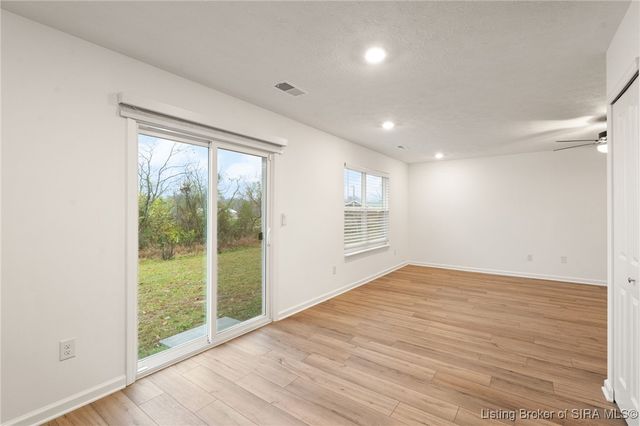 5009 Schaefer Ln, Floyds Knobs, IN 47119