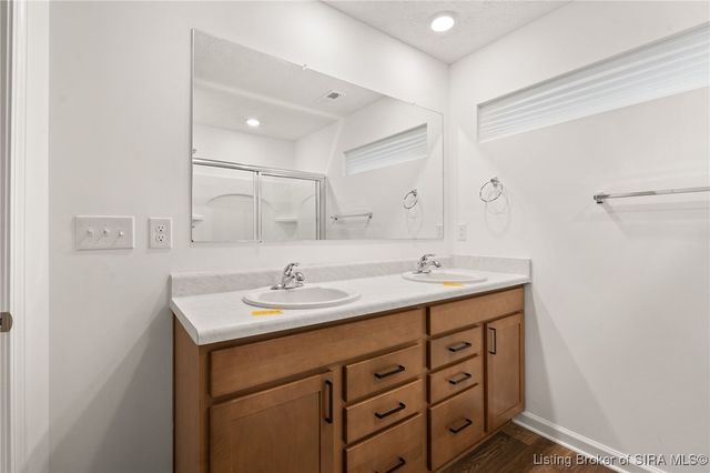 5009 Schaefer Ln, Floyds Knobs, IN 47119