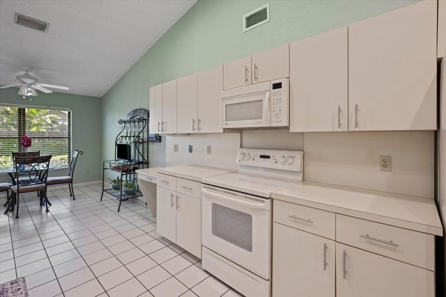 657 Juniper Place, Wellington, FL 33414