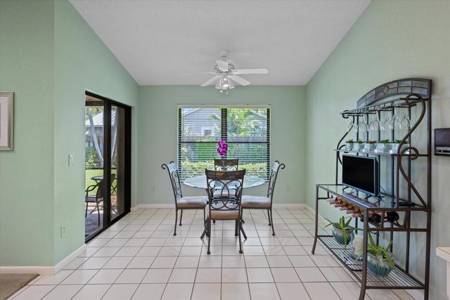657 Juniper Place, Wellington, FL 33414