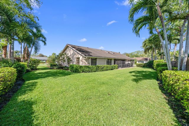 657 Juniper Place, Wellington, FL 33414