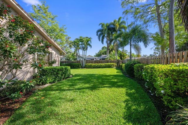 657 Juniper Place, Wellington, FL 33414