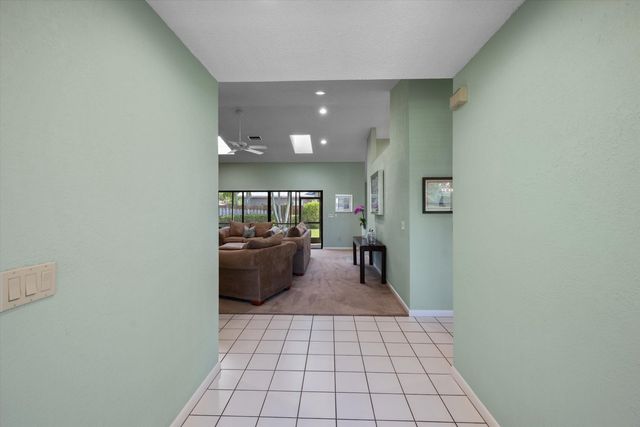 657 Juniper Place, Wellington, FL 33414