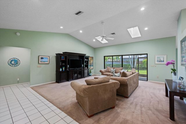 657 Juniper Place, Wellington, FL 33414