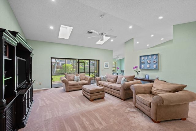 657 Juniper Place, Wellington, FL 33414