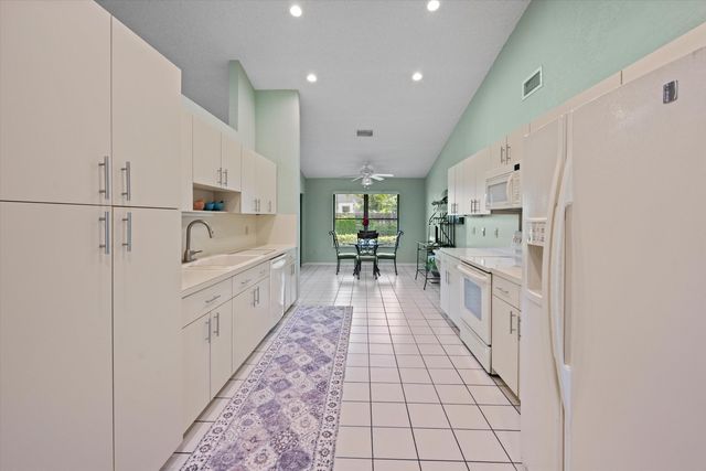 657 Juniper Place, Wellington, FL 33414