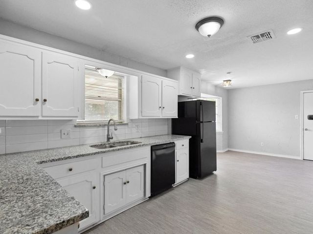 3709 Ashford Avenue, Fort Worth, TX 76133