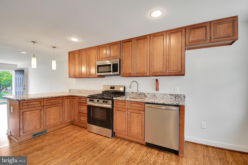 732 CRESCENT DR, GLENOLDEN, PA 19036 — exterior