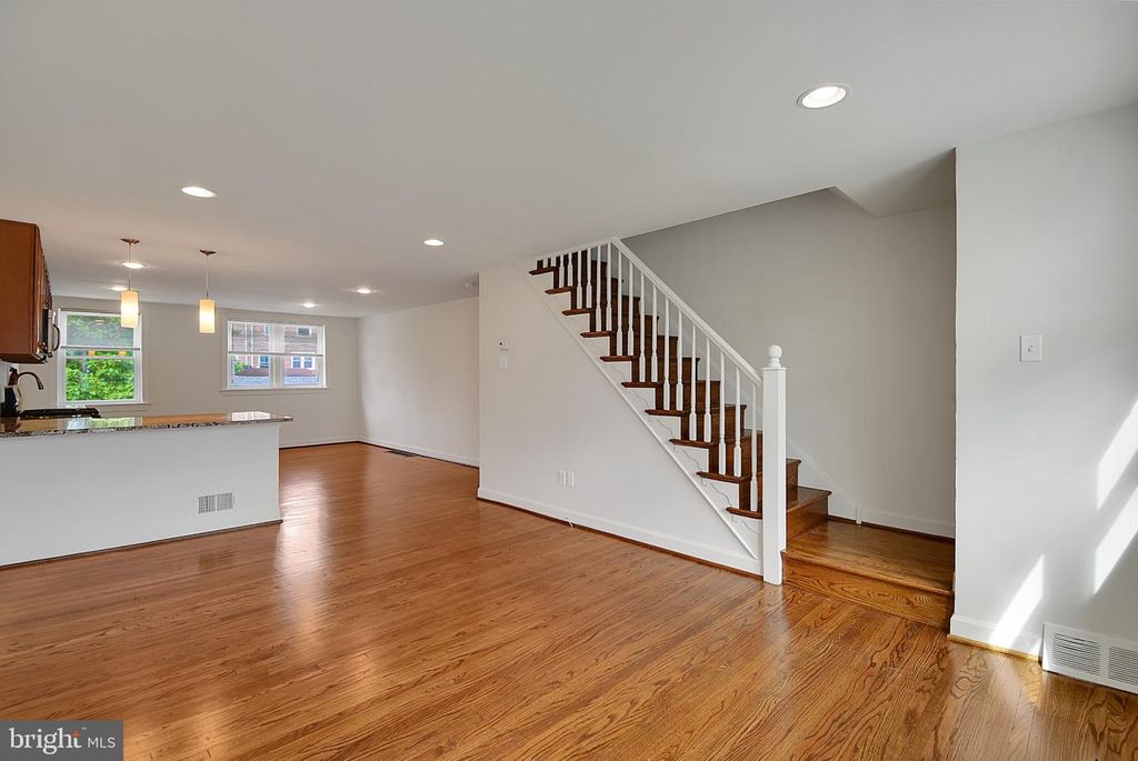 732 CRESCENT DR, GLENOLDEN, PA 19036 — photo 2