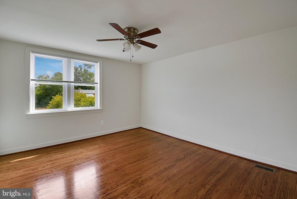 732 CRESCENT DR, GLENOLDEN, PA 19036 — photo 5