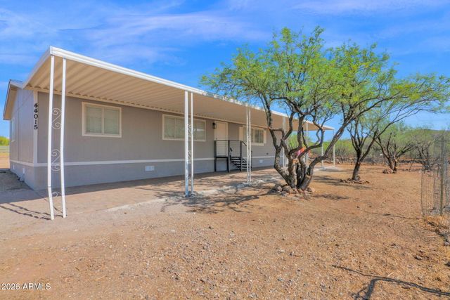 44015 N 12TH Street, New River, AZ 85087