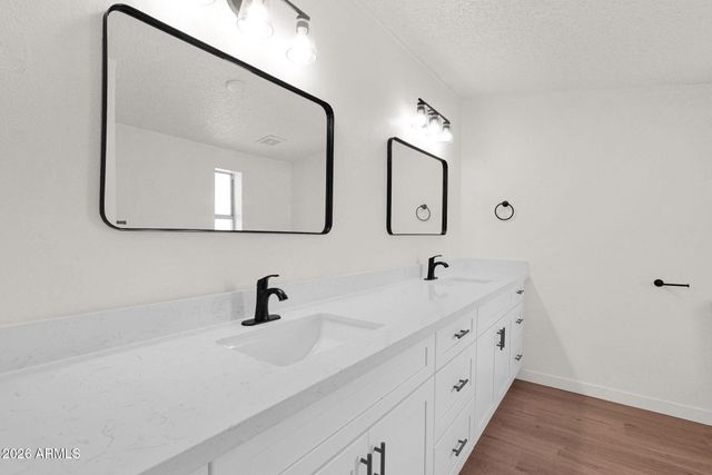 44015 N 12TH Street, New River, AZ 85087