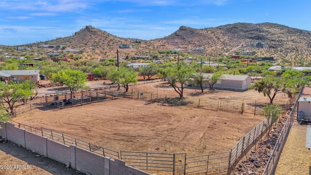 44015 N 12TH Street, New River, AZ 85087